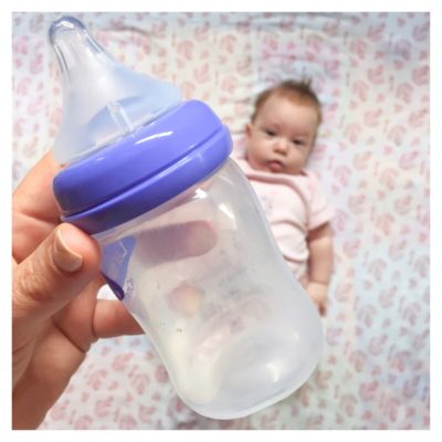 מתי לתת מים לתינוק יונק?